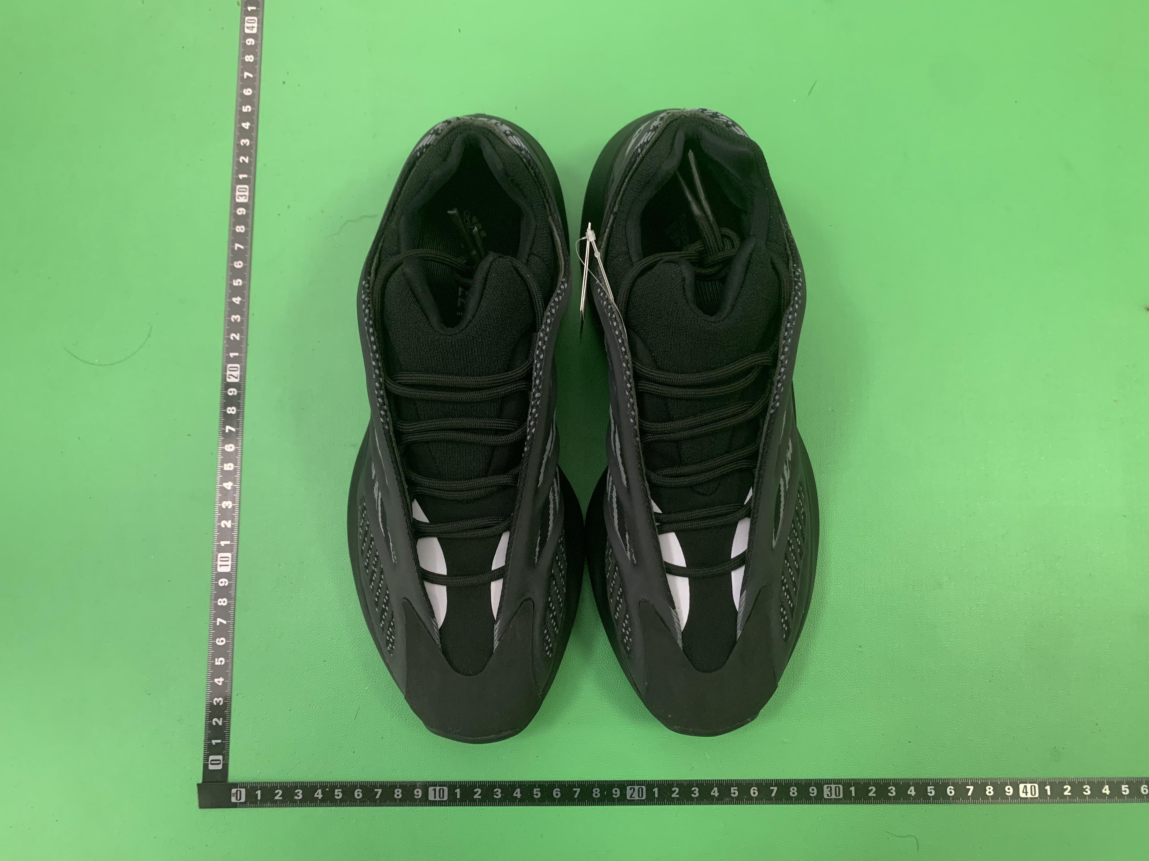 LW Batch Yeezy Boost 700 V3 -1