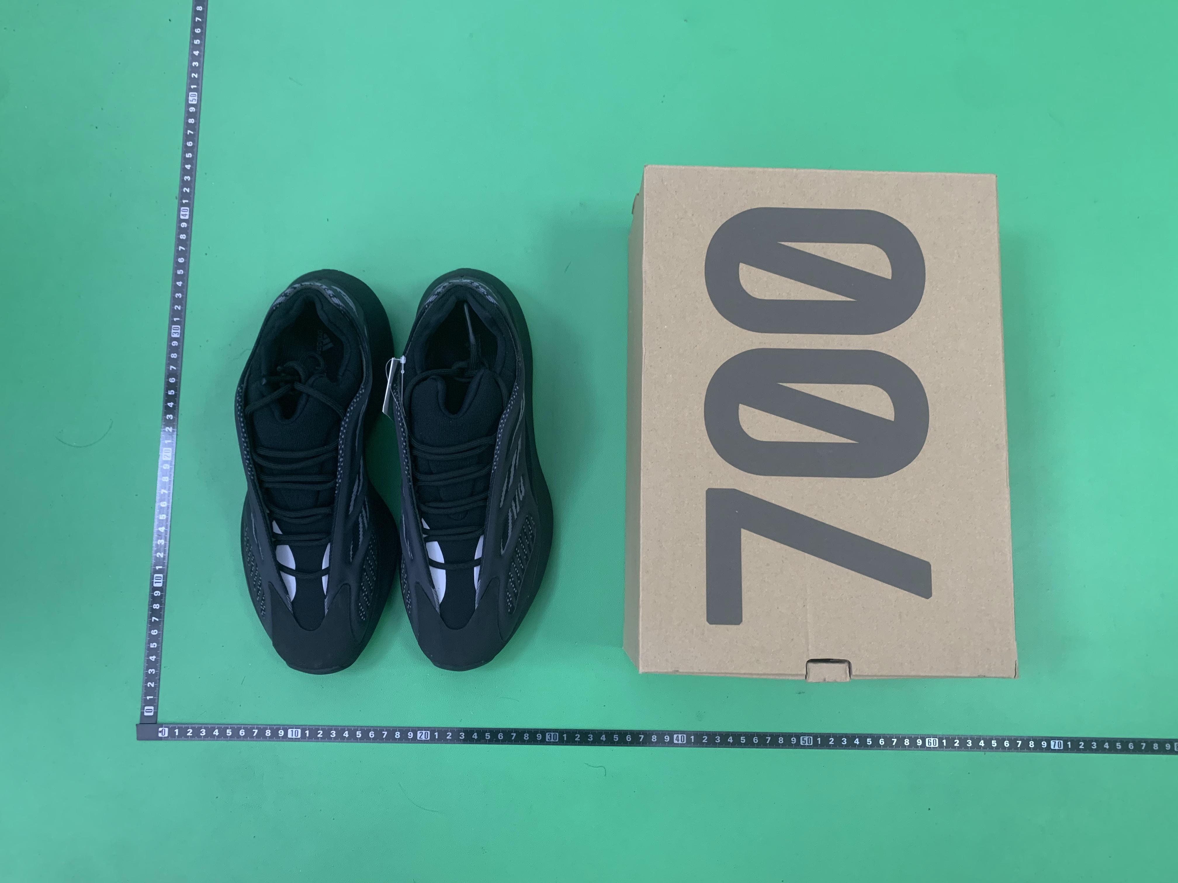 LW Batch Yeezy Boost 700 V3 -6
