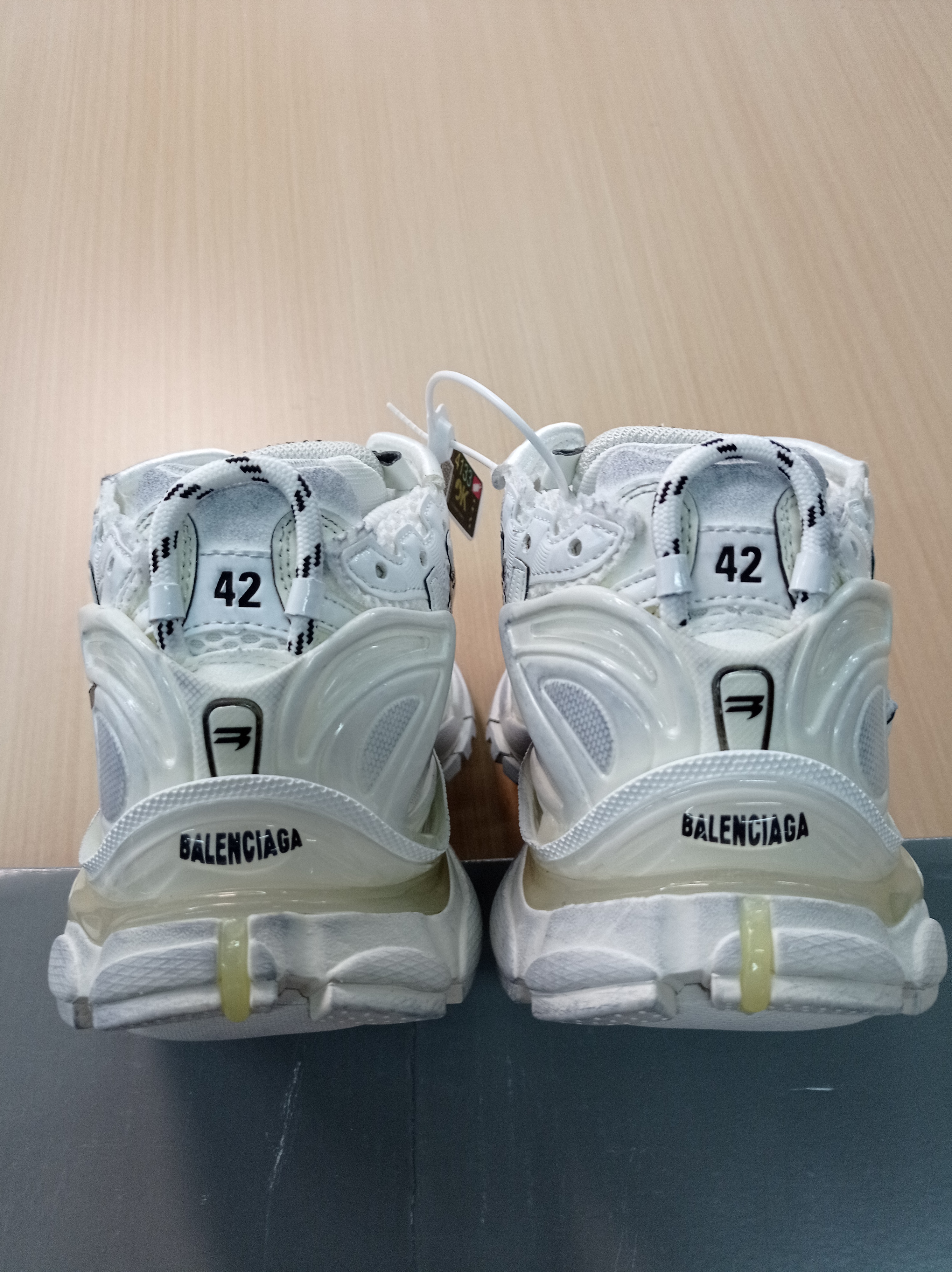 OK  Batch   Balenciaga Runner -4