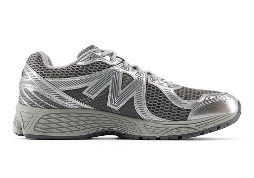 The New Balance 860v2 Sticks To A Silvery Formula(图1)