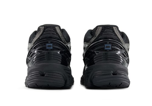 The New Balance 1906R Takes On A Hardy “Black/Blue”(图4)