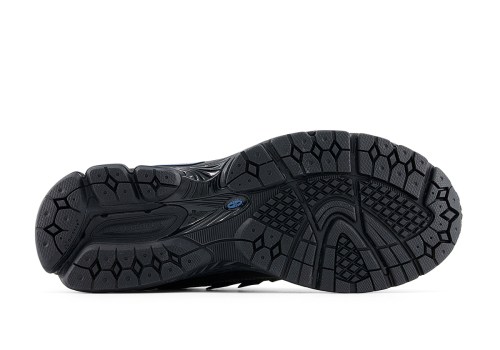 The New Balance 1906R Takes On A Hardy “Black/Blue”(图6)