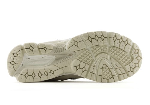 The New Balance 2002R Skips A Season With A Fall-Ready Edition(图4)