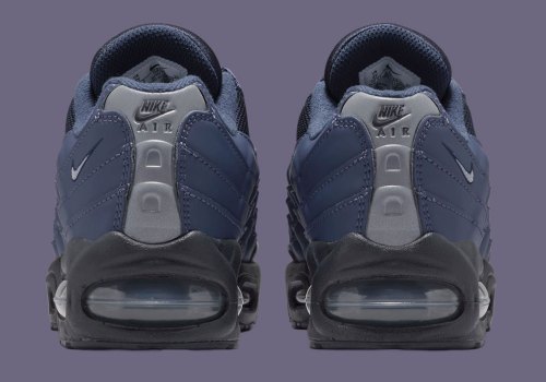 First Look At The Nike Air Max 95 OG “Sanded Purple”(图3)