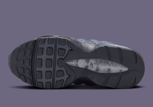 First Look At The Nike Air Max 95 OG “Sanded Purple”(图4)
