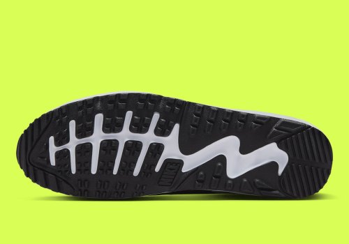 The Nike Air Max 90 Golf Suits Up In “Hot Lime”(图7)
