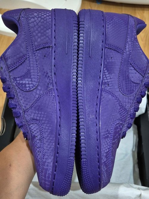 New Images Of The Kobe Bryant x Nike Air Force 1 “Court Purple”(图2)