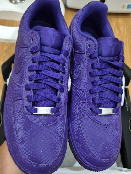 New Images Of The Kobe Bryant x Nike Air Force 1 “Court Purple”(图4)