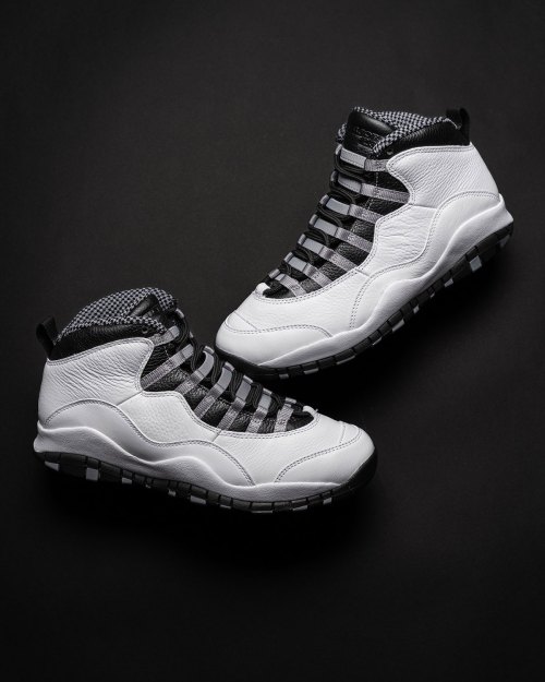 Jordan Brand Revives The Original Shoebox For The Air Jordan 10 “Steel”(图1)