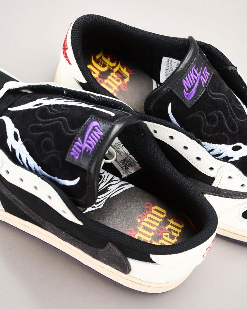 Dominik Mysterio Honors His “Real” Father With Travis Scott x Air Jordan 1 Low Customs(图1)