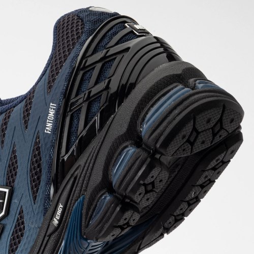 The New Balance 1906W Reappears In Black And Blue(图5)