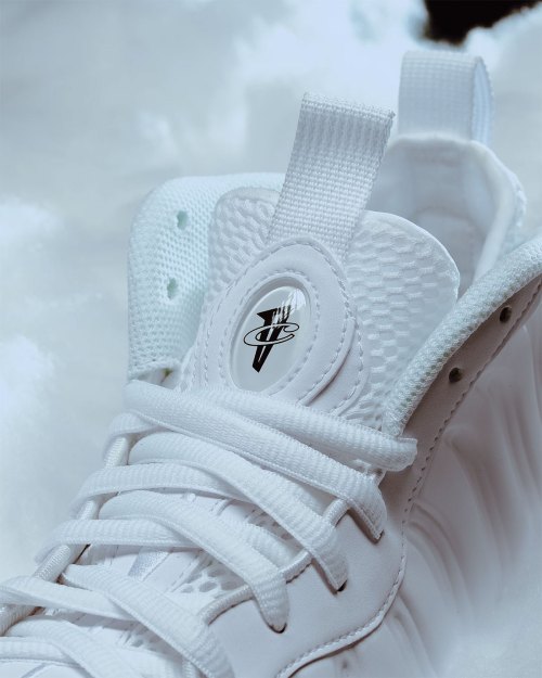The White Nike Air Foamposite One Drops Tomorrow(图2)
