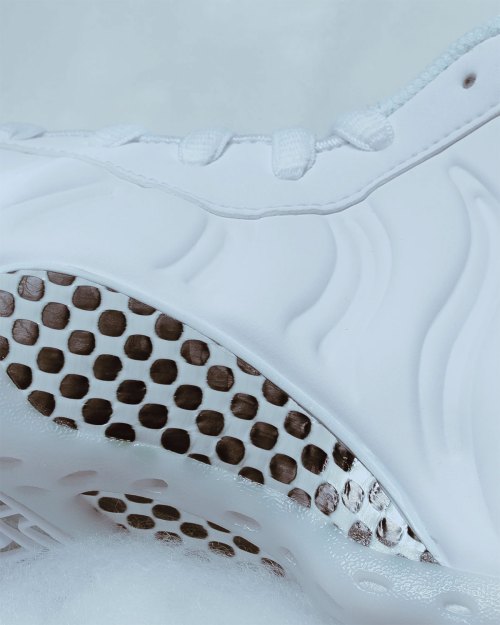 The White Nike Air Foamposite One Drops Tomorrow(图4)