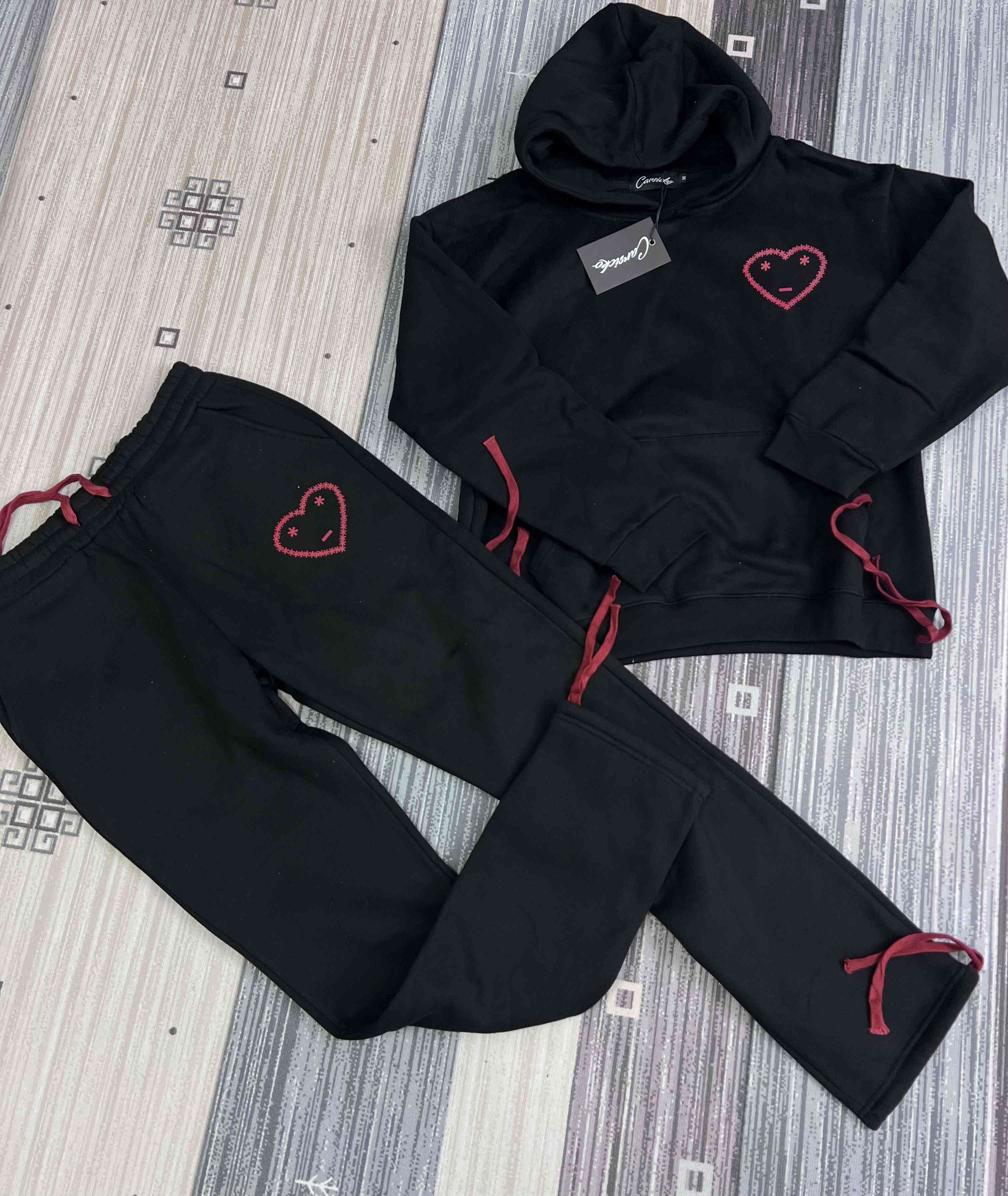 Mood Dressing Confirmed: The TS AJ1 + Carsicko Love Set Is Spring 2026’s Most Wearable Statement(图2) 7_compressed.jpg